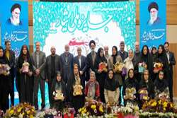 صدرنشینی دانشجویان شاهد و ایثارگر دانشگاه علوم پزشکی تهران در نهمین جشنواره جایزه ملی ایثار 